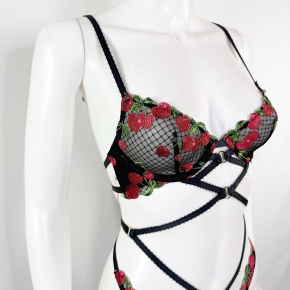 Victoria's Secret Black Mesh Bra Set Lingerie Size XS Sexy Cherry Embroidery NEW - Picture 5 of 11